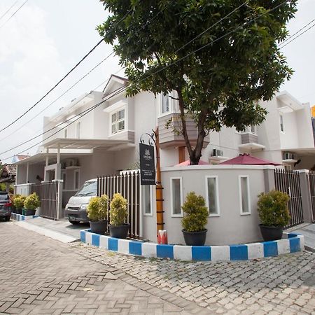 Reddoorz @ Wiyung 3 Hotel Surabaia Exterior foto