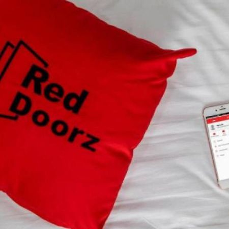 Reddoorz @ Wiyung 3 Hotel Surabaia Exterior foto