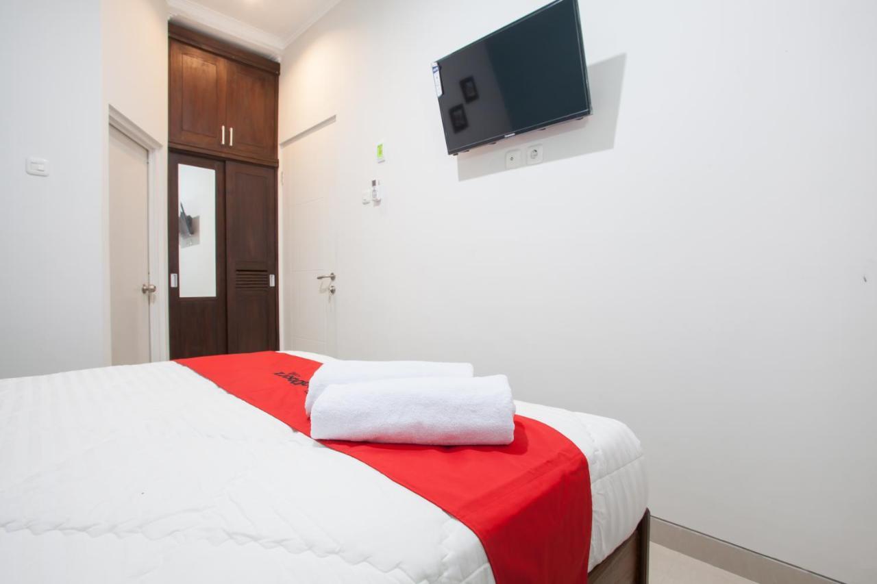Reddoorz @ Wiyung 3 Hotel Surabaia Exterior foto