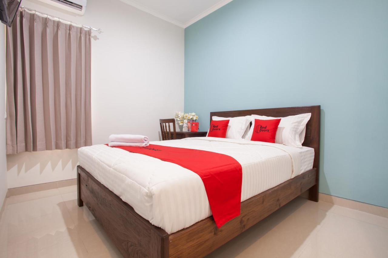 Reddoorz @ Wiyung 3 Hotel Surabaia Exterior foto