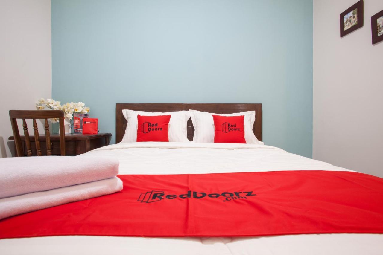 Reddoorz @ Wiyung 3 Hotel Surabaia Exterior foto