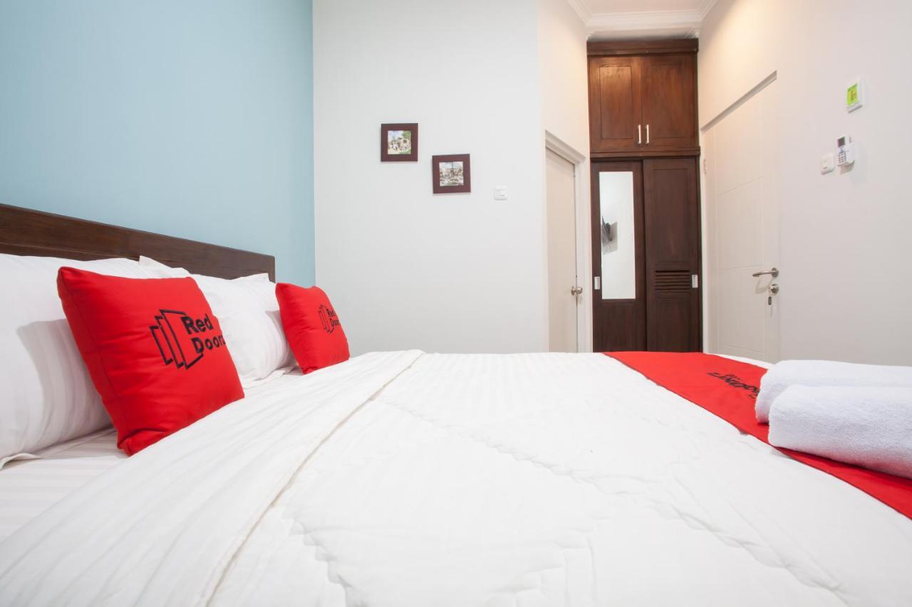 Reddoorz @ Wiyung 3 Hotel Surabaia Exterior foto