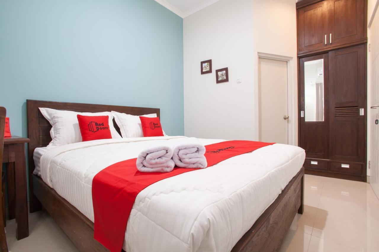 Reddoorz @ Wiyung 3 Hotel Surabaia Exterior foto