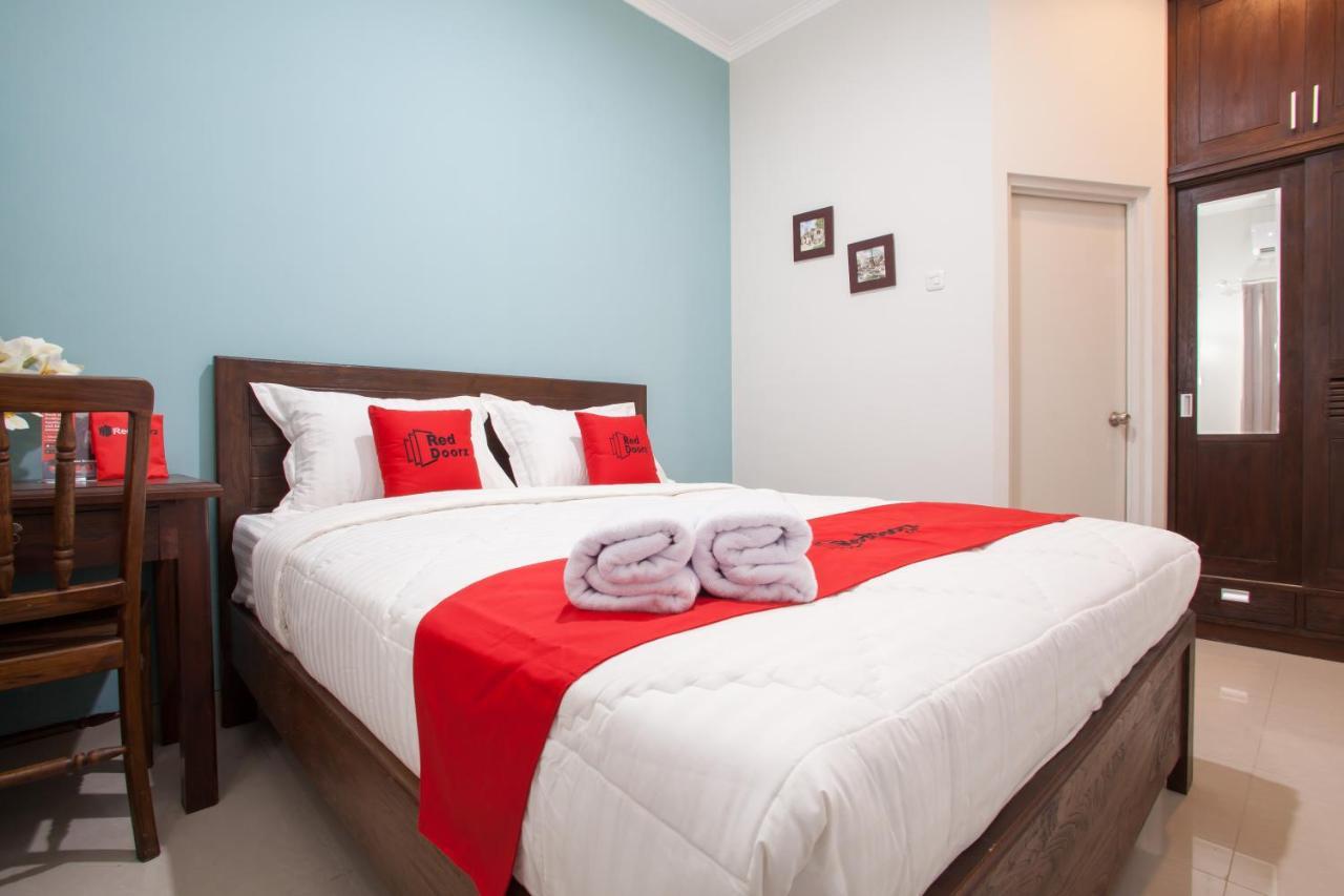 Reddoorz @ Wiyung 3 Hotel Surabaia Exterior foto